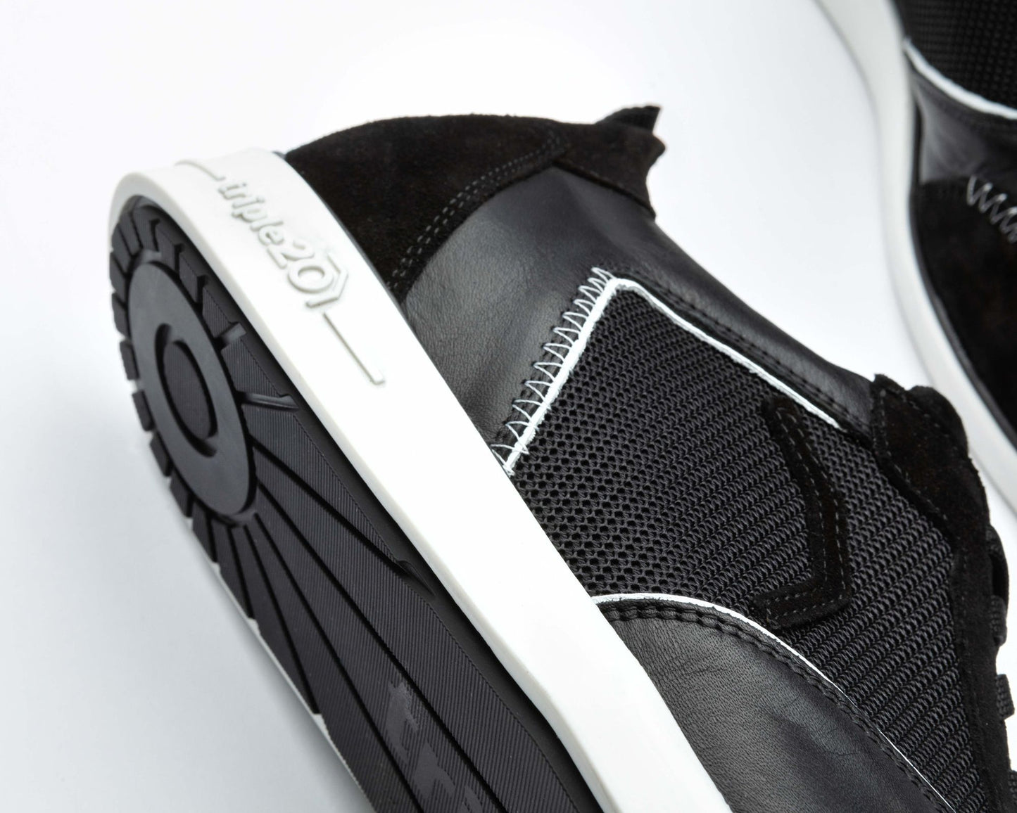 triple20® - Dartschuhe - Leder und sportives Mesh schwarz/weiß