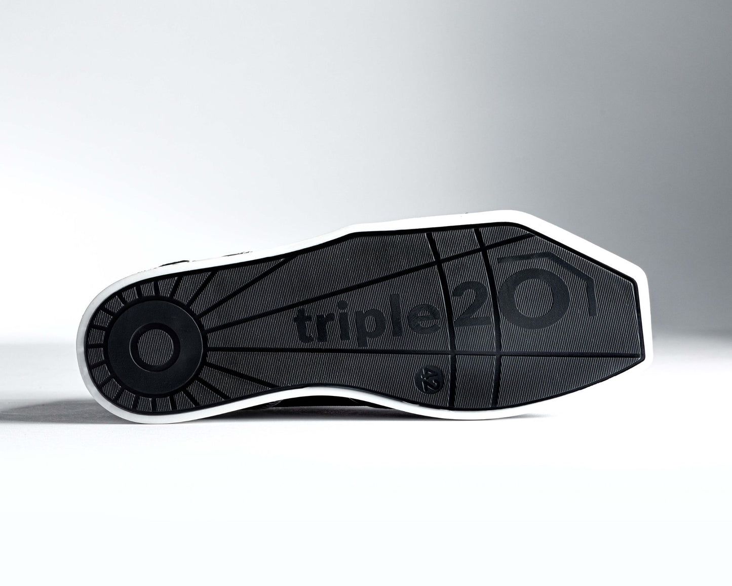 triple20® - Dartschuhe - Leder und sportives Mesh schwarz/weiß
