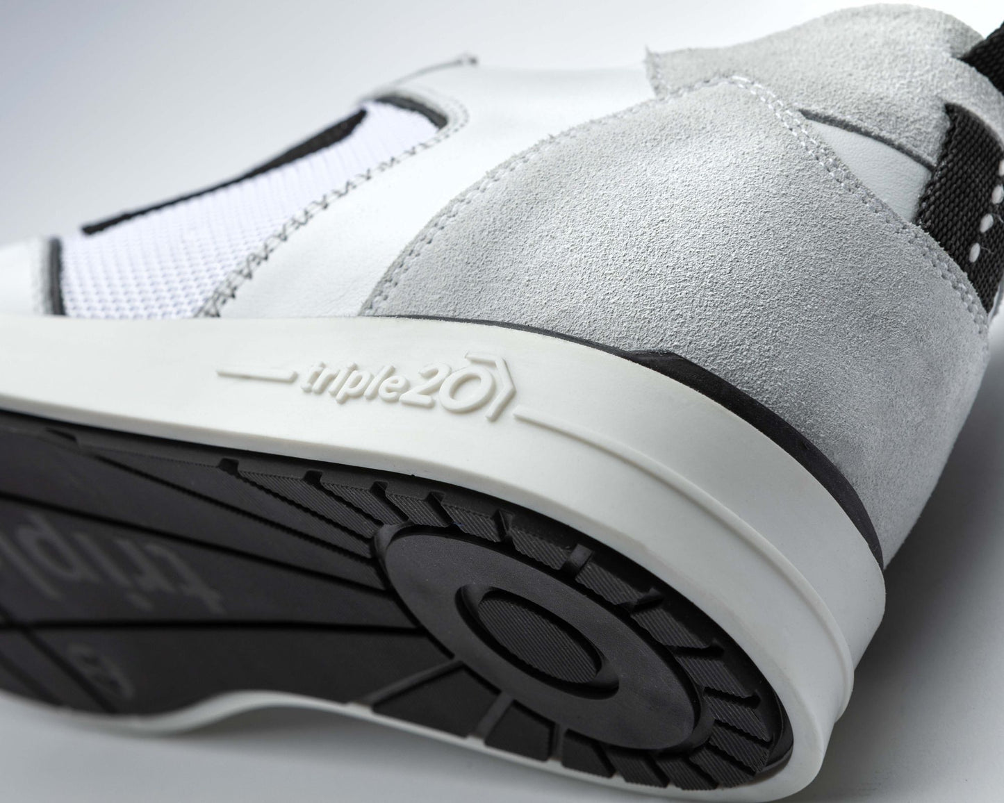 triple20® - Dartschuhe - Leder und sportives Mesh weiß/schwarz